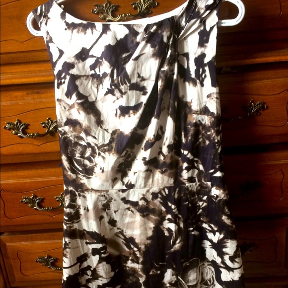 Sleeveless dress - Picture 1 of 10